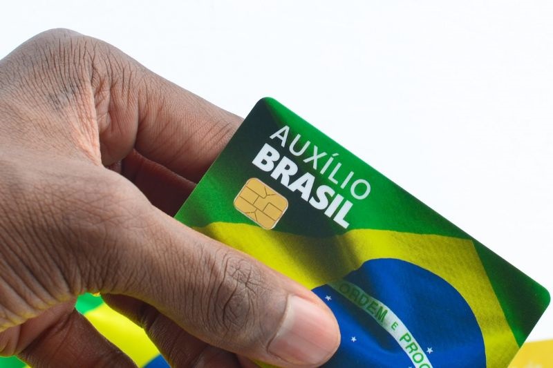 Manutenção do Auxílio Brasil é um dos desafios do novo presidente