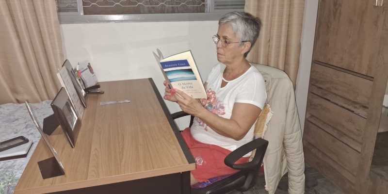 Valquíria Silva, 63 anos, uma das entrevistadas da matéria sobre leitura após os 60 anos.