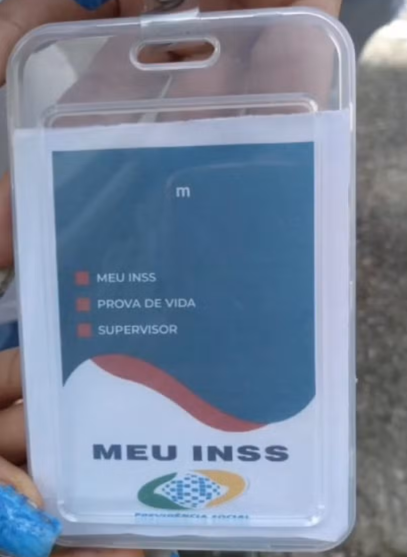 Falso crachá do INSS.