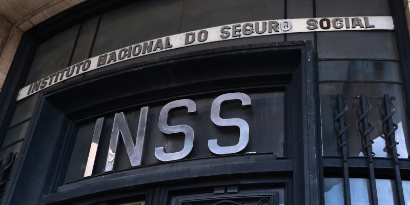 Fachada do prédio do INSS ilustrando a matéria sobre a fila do INSS.