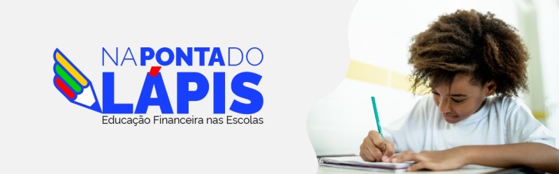 Imagem oficial da iniciativa escrito sobre o programa Na Ponta do Lápis, escrito o nome do programa com o complemento "Educação Financeira nas Escolas". A imagem de uma estudante criança negra estudando com caderno e lápis complementam o banner.