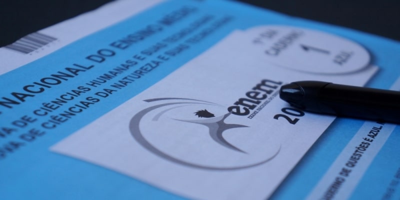 Uma prova do Enem, do primeiro dia. Imagem para ilustrar a matéria sobre o tema da redação do Enem 2025.