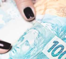 Participação feminina nas finanças da família cresce e revela novos desafios