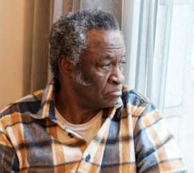 Ansiedade em idosos: desigualdade social agrava condição mental na terceira idade
