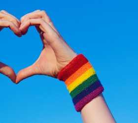 Dia do Orgulho LGBTQIA+: uma história de luta contra o preconceito e a violência