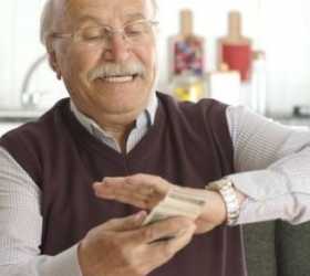 Acumular dinheiro: por que alguns idosos só pensam nisso?