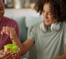 Educação financeira para jovens ajuda a formar adultos que poupam e investem