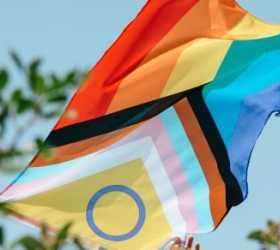 População LGBTQIAPN+ com mais de 50 anos enfrenta barreiras no acesso à saúde