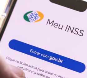 Dificuldade em acessar app do INSS expõe exclusão digital e aumenta risco de fraudes