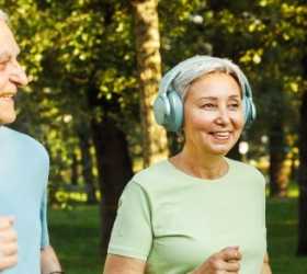 Benefícios da caminhada são maiores em percursos longos, aponta estudo