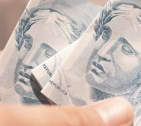 Juros no crédito pessoal são mais altos para pobres e mulheres, aponta estudo