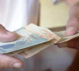 Hábitos financeiros negativos que comprometem orçamento de aposentados: conheça 7 deles