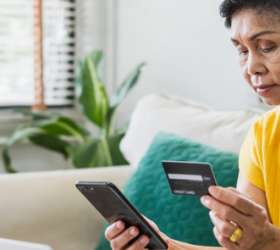 Golpes financeiros: bancos adotam novas medidas para proteção de clientes idosos