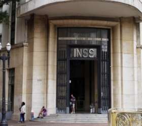 Descontos indevidos do INSS serão devolvidos a partir de maio, diz governo