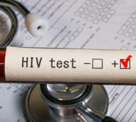 Casos de HIV em idosos crescem 441% e revelam urgência de prevenção