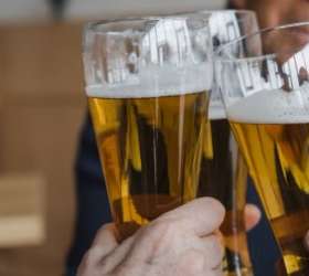 Bebidas que aumentam a pressão arterial: saiba o que deve ser evitado