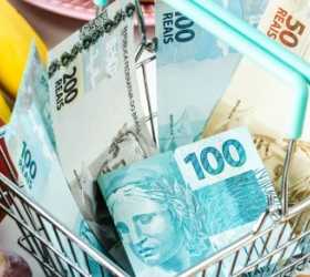 Alta dos preços da comida faz 58% dos brasileiros reduzirem compras de alimentos